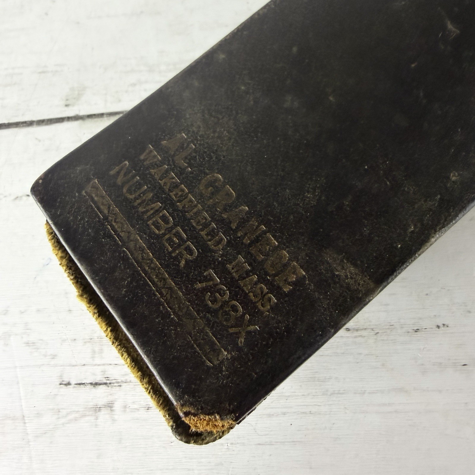 Vintage Shell Leather Barbers Hanging Razor Sharpening Strap Mass. Razor #738X Vintage Shell Leather Barbers Hanging Razor Sharpening Strap Mass. Razor #738X