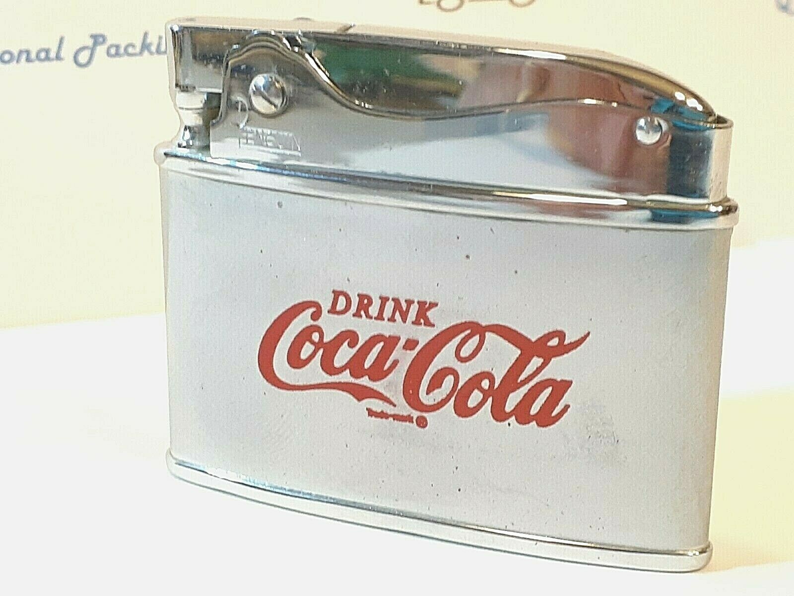 Vintage MIB NOS NEVER FIRED FLAT Drink COCA COLA Adv LIGHTER / VVHTF  [4594]