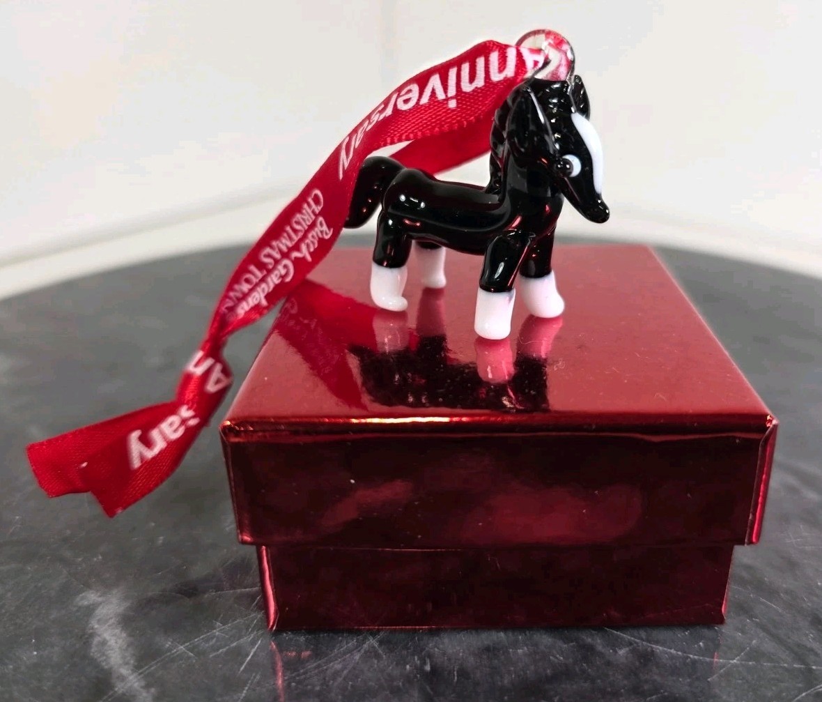 NEW Busch Gardens Glass Clydesdale Horse Ornament Pass Holder Exclusive NEW Busch Gardens Glass Clydesdale Horse Ornament Pass Holder Exclusive