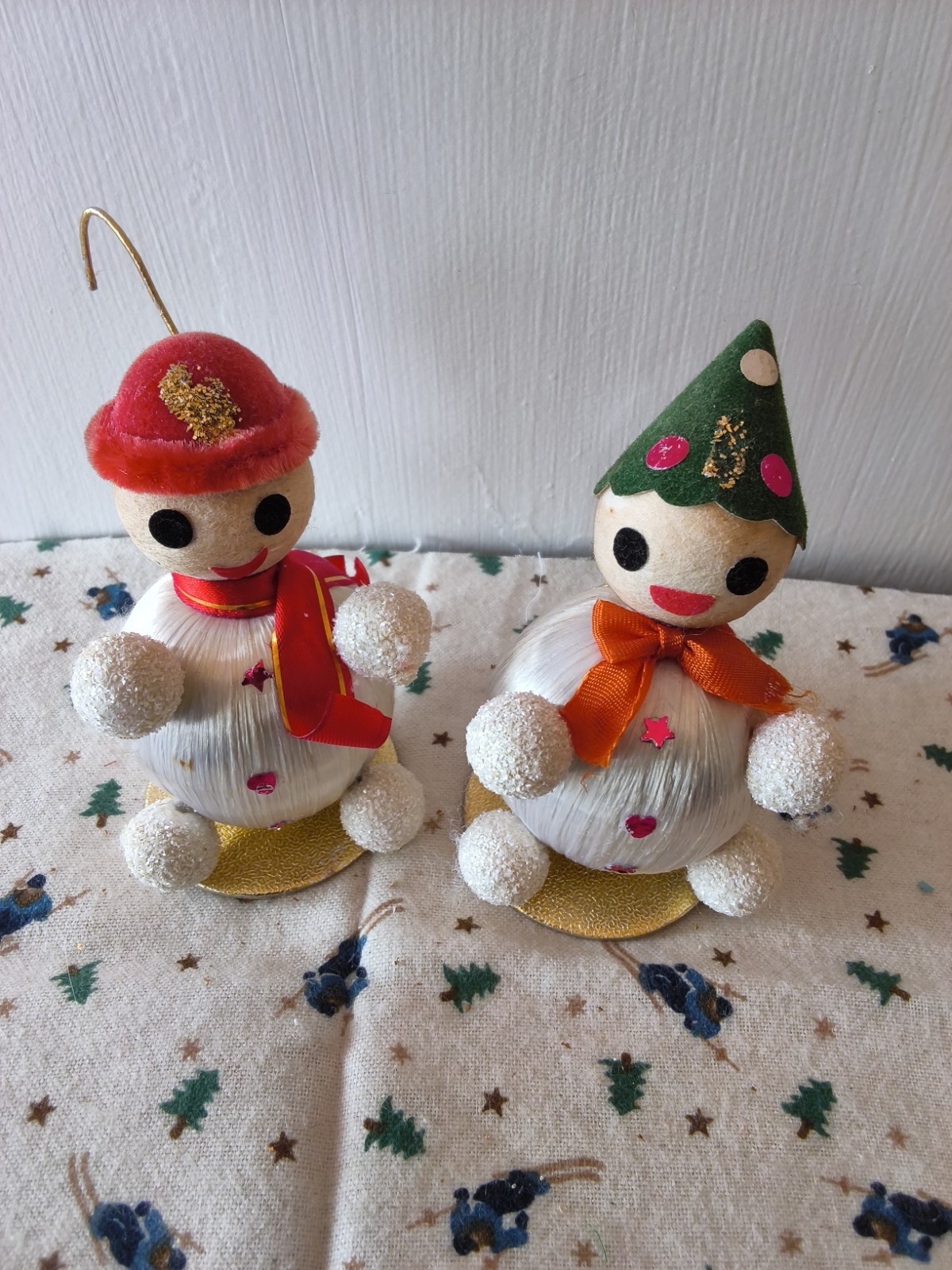 Vintage Japan Spun Satin Snowman Figures Ornaments Hat Red Bow Hooks LOT OF 2 Vintage Japan Spun Satin Snowman Figures Ornaments Hat Red Bow Hooks LOT OF 2