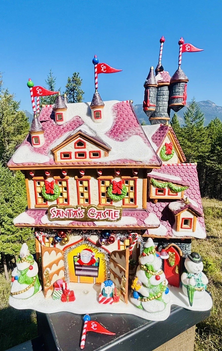 Dept 56 North Pole Santa's Gate Castle Lighted Building w/ Box 2005 Dept 56 North Pole Santa's Gate Castle Lighted Building w/ Box 2005