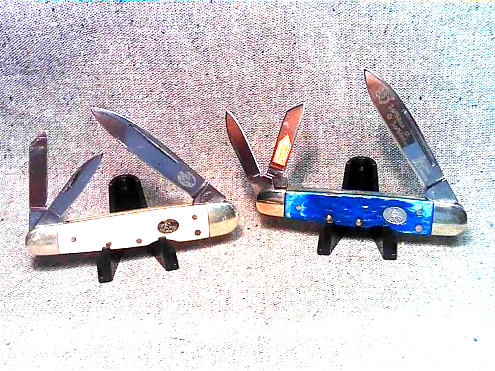 Lot of 2 Classic Mid-Lock Whittler Knives Blue \ Lot of 2 Classic Mid-Lock Whittler Knives Blue \