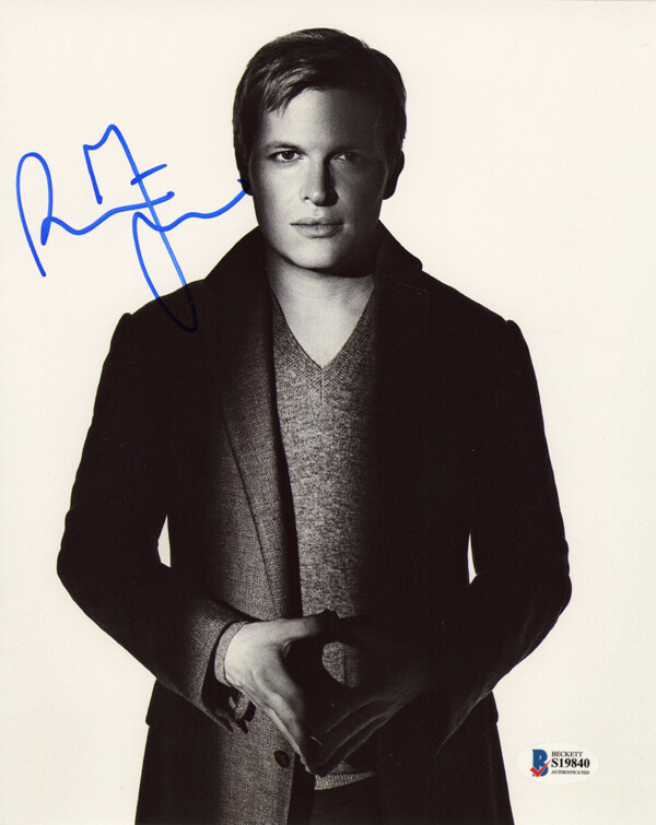 RONAN FARROW SIGNED AUTOGRAPHED 8x10 PHOTO MSNBC NEW YORKER PULITZER BECKETT BAS