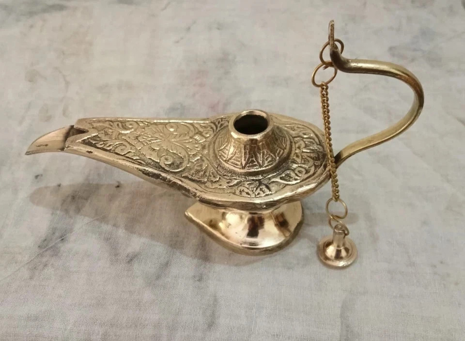 Elegant 5.5\'\'Aladin Hand Made Genie Oil Brass Lamp Aladdin Chirag Showpiece Gift Elegant 5.5\'\'Aladin Hand Made Genie Oil Brass Lamp Aladdin Chirag Showpiece Gift