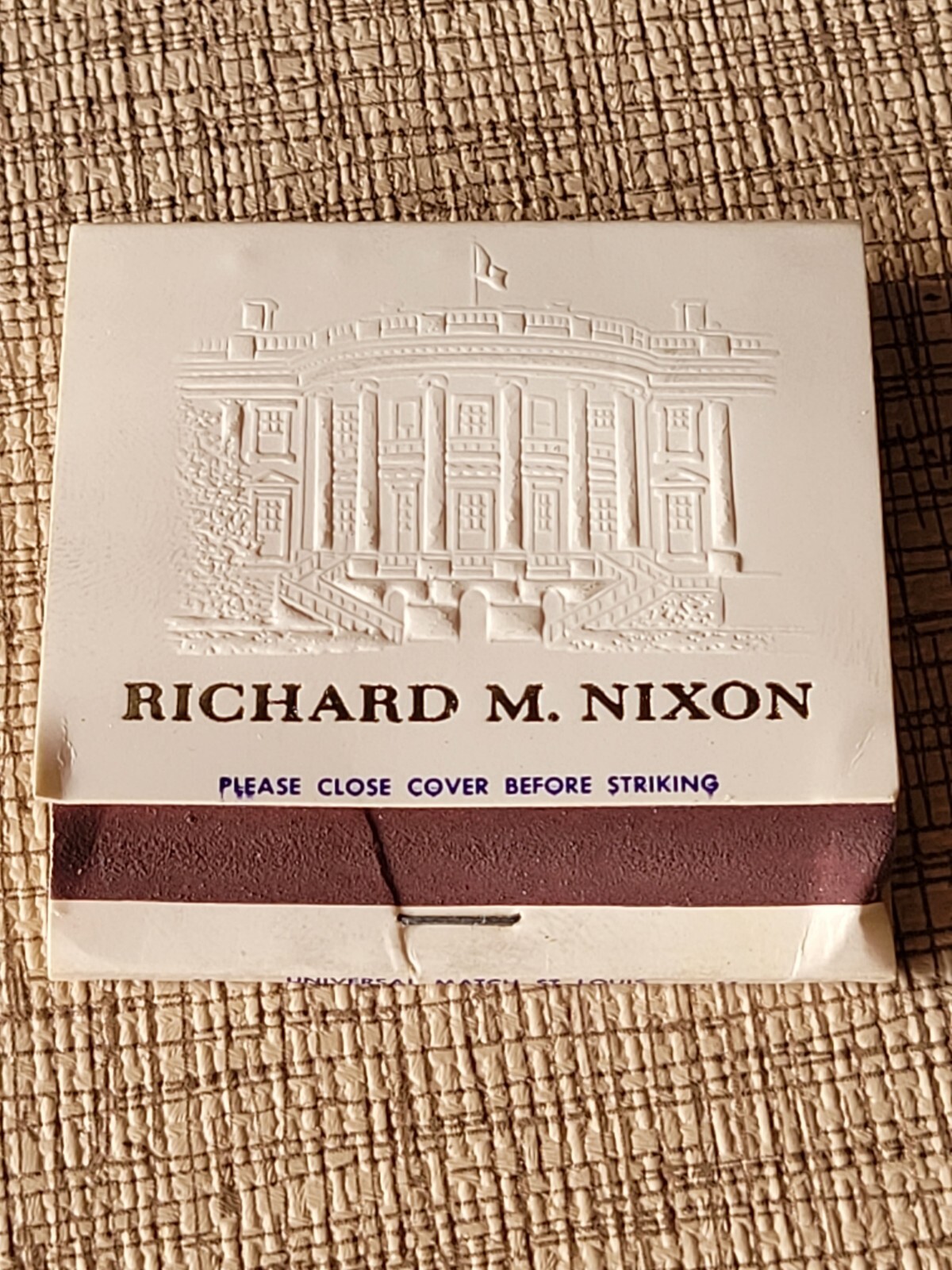 RICHARD M. NIXON PRESIDENTIAL SEAL COMPLETE UNUSED WHITE HOUSE MATCHBOOK -1969