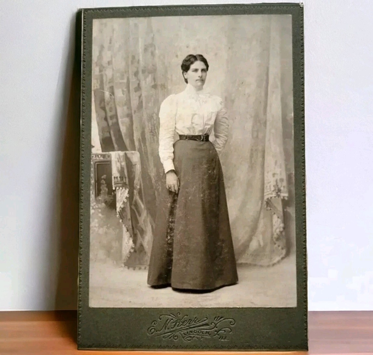 1800s NE Kerr Women Lace Blouse Victorian Era Studio Cabinet Card Photo