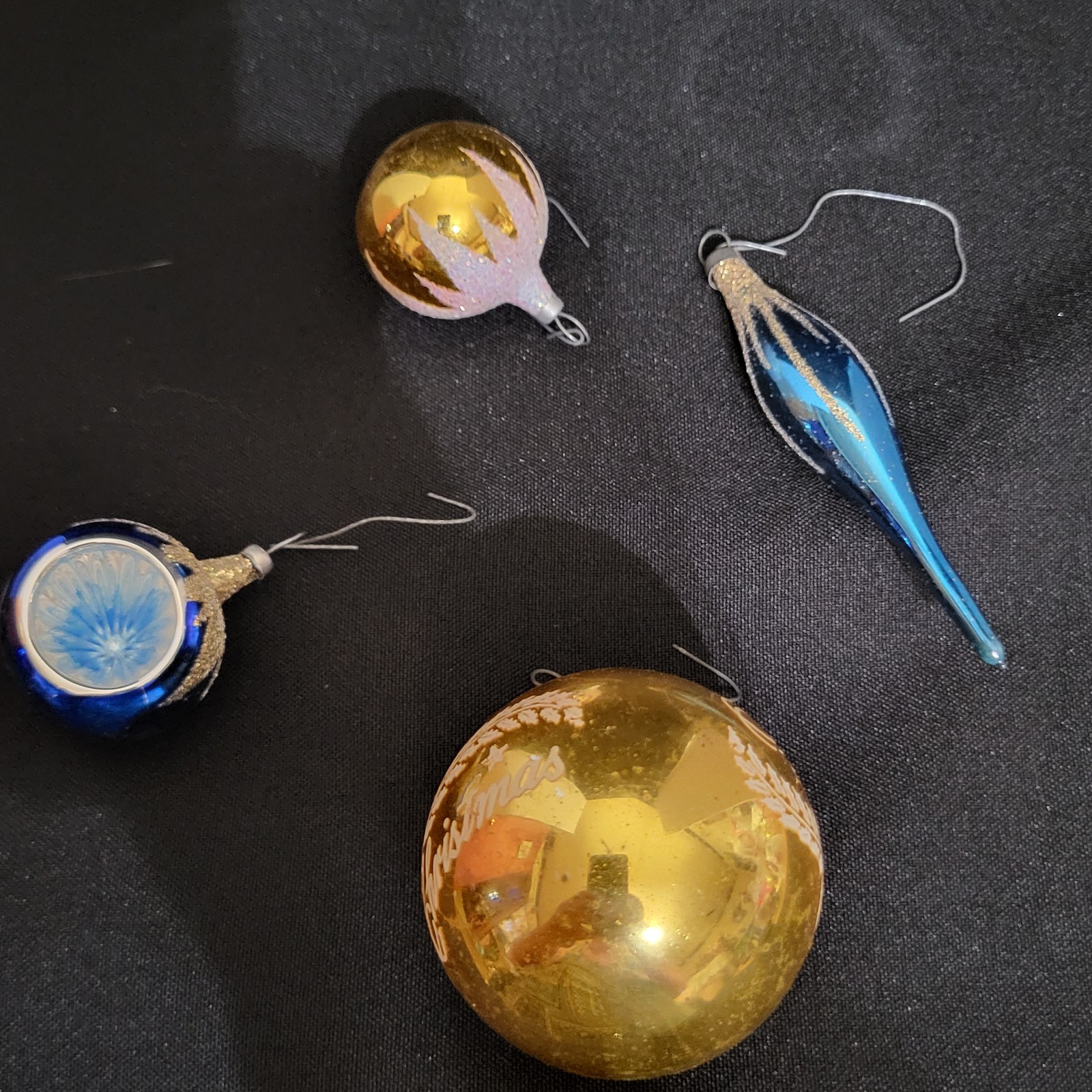 4 Vtg Shiny Brite Christmas Ornaments Stencil & Mica Snow Capped Sugared