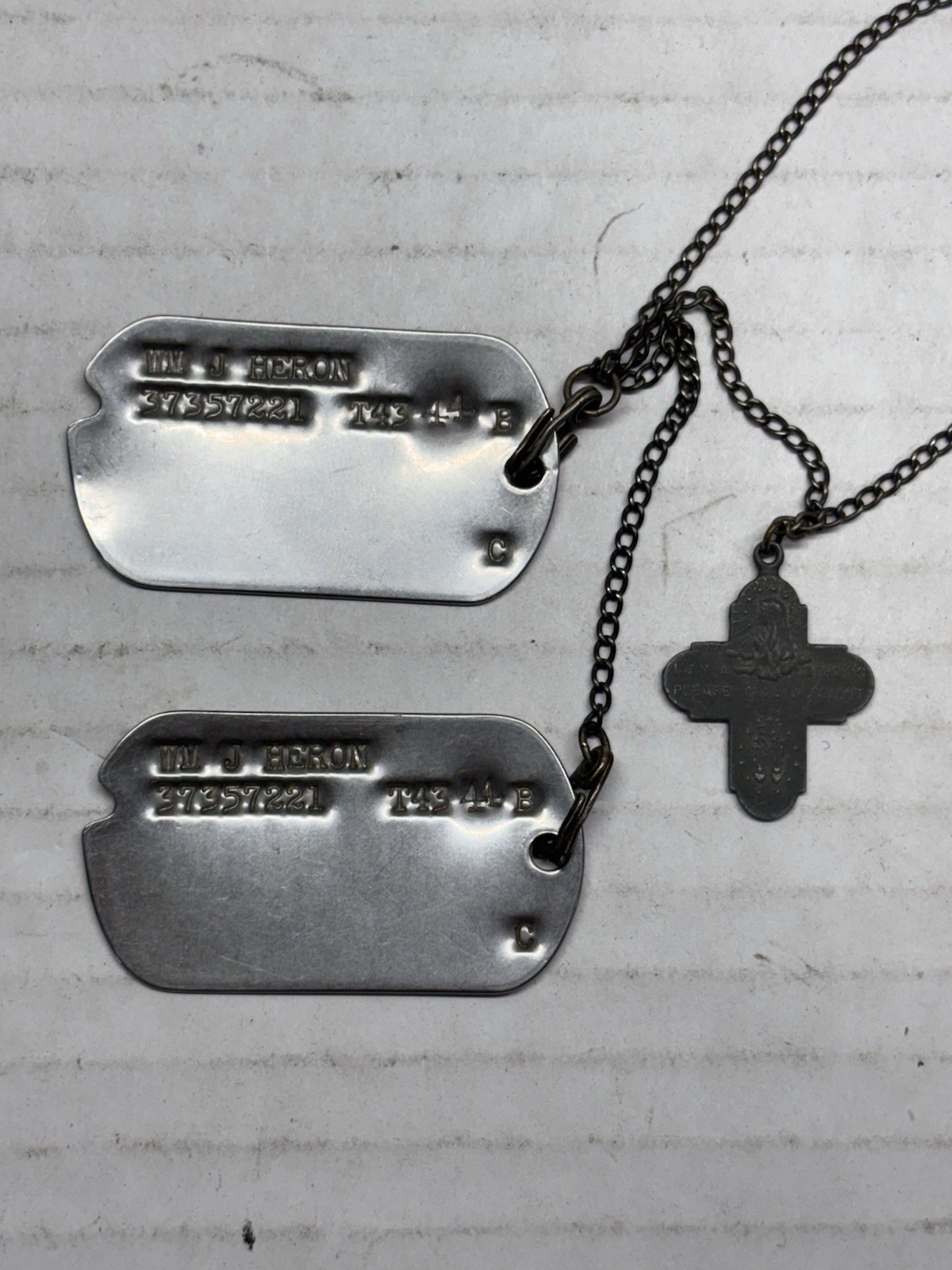 Genuine 1943 WW2 US MILITARY DOG TAGS WM J HERON 3735722 T43 B C Chain & Cross Genuine 1943 WW2 US MILITARY DOG TAGS WM J HERON 3735722 T43 B C Chain & Cross