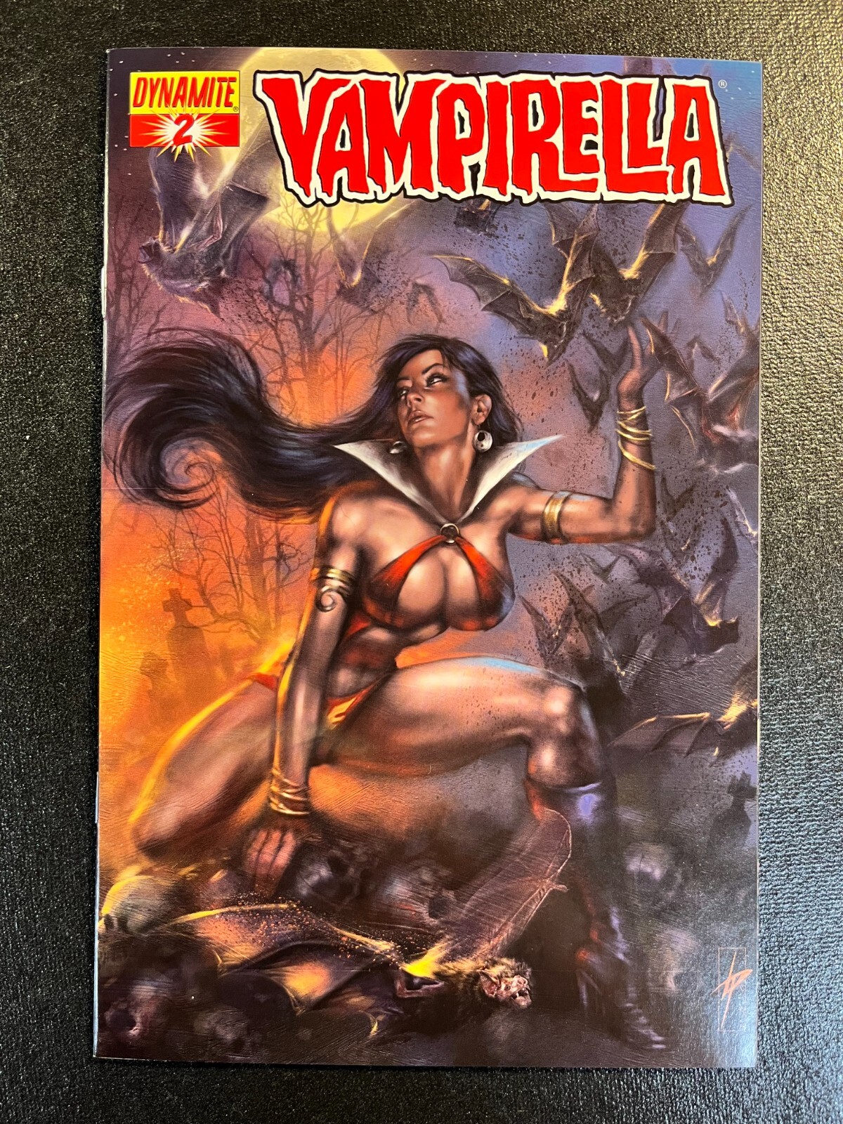 VAMPIRELLA 2 VARIANT LUCIO PARRILLO NM  VOL 5 1 DYNAMITE ELVIRA PANTHA VAMPIRE