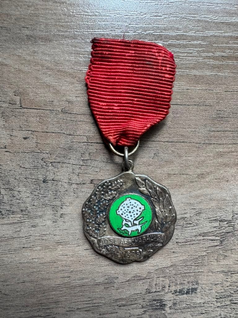 UNSEEN RARE FULGENCIO BATISTA MEDICINE 1948 REPUBLIC ORDER MEDAL DOCTOR