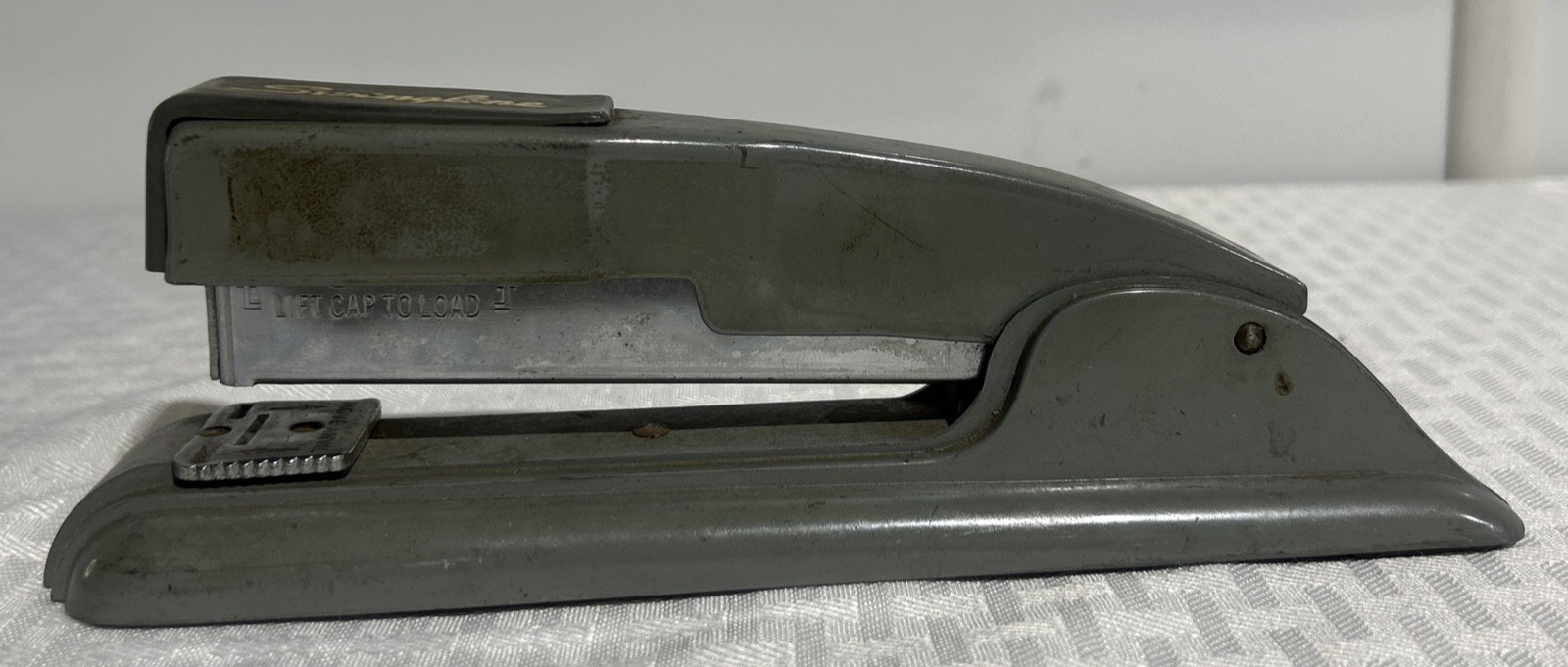 Vintage 1960s SWINGLINE #27 TWO TONE GRAY METAL DESK STAPLER LONG ISLAND USA