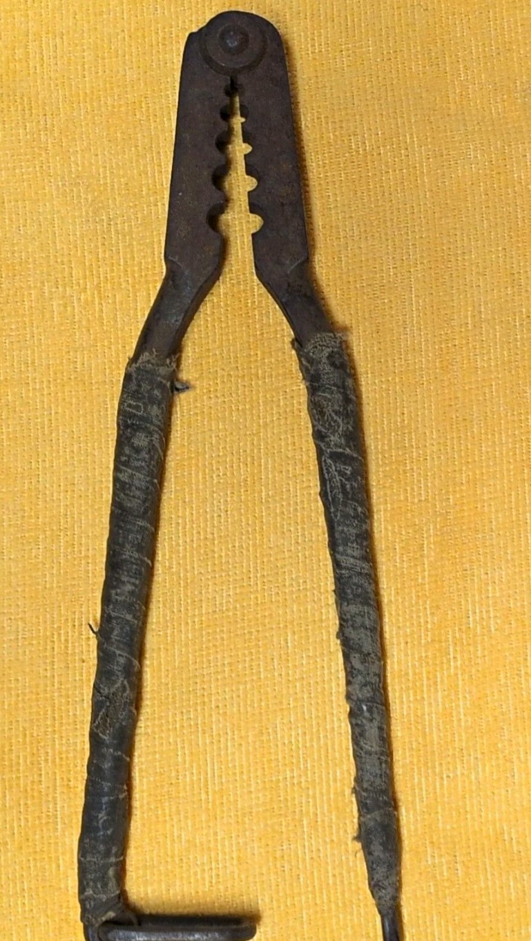 Lineman's Telegraph Hand Crimper/Stripper Pliers Tool, Original Wrapped Handles Lineman's Telegraph Hand Crimper/Stripper Pliers Tool, Original Wrapped Handles