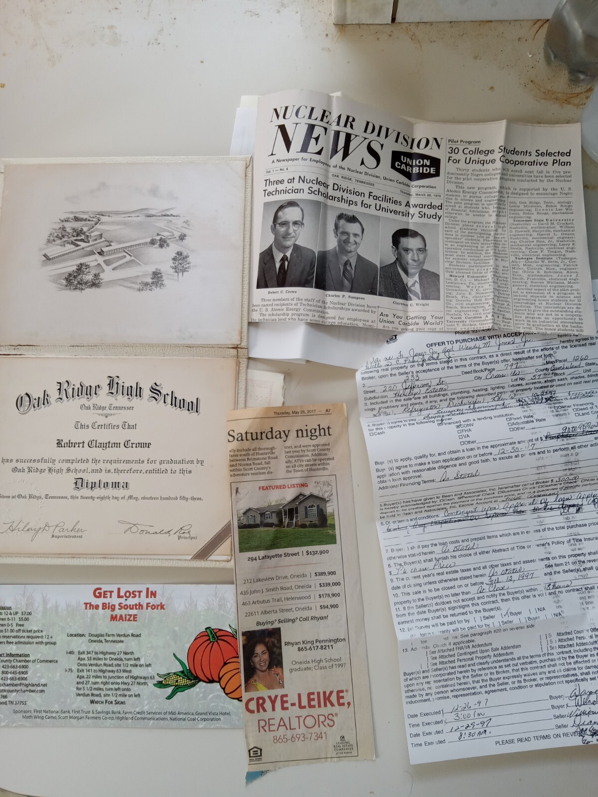 LOT OF VARIOUS VINTAGE PAPER ITEMS **SEE PHOTOS**