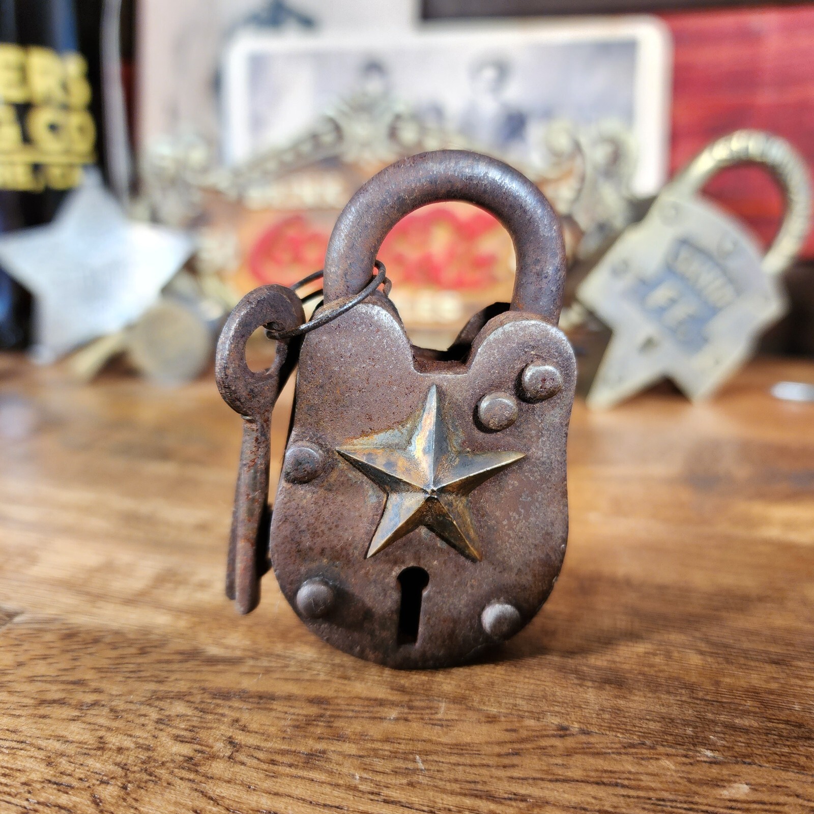Lone Star Texas Gate Lock With Working Keys & Antique Finish Lone Star Texas Gate Lock With Working Keys & Antique Finish