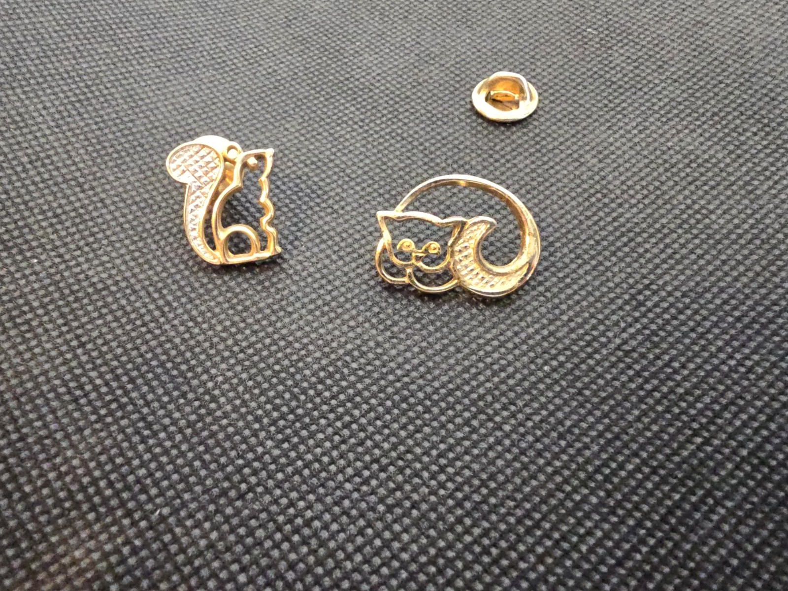 VTG AVON Squirrel and KITTY CAT LAYING DOWN GOLD TONE CRYSTAL LOOK PIN RARE Lot