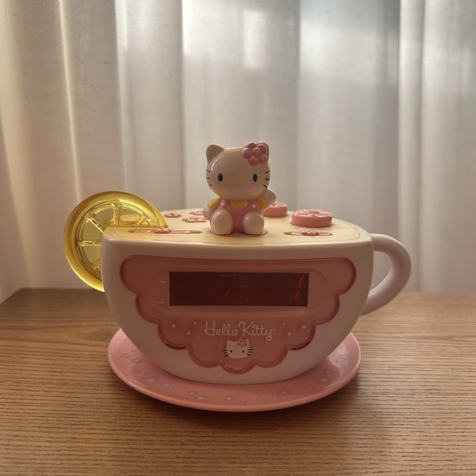 Vintage 2003 Hello Kitty Tea Cup Alarm Clock Working Radio W/Nightlight Sanrio