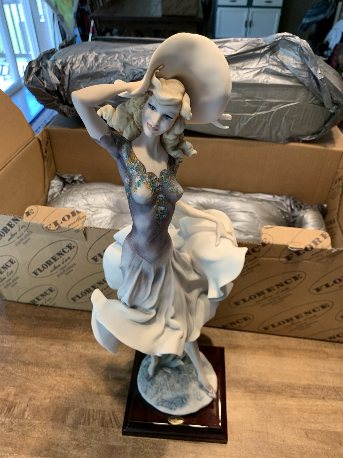Giuseppe Armani Cheeky Breeze Sculpture-Model 1740C- Signed Giuseppe Armani Cheeky Breeze Sculpture-Model 1740C- Signed