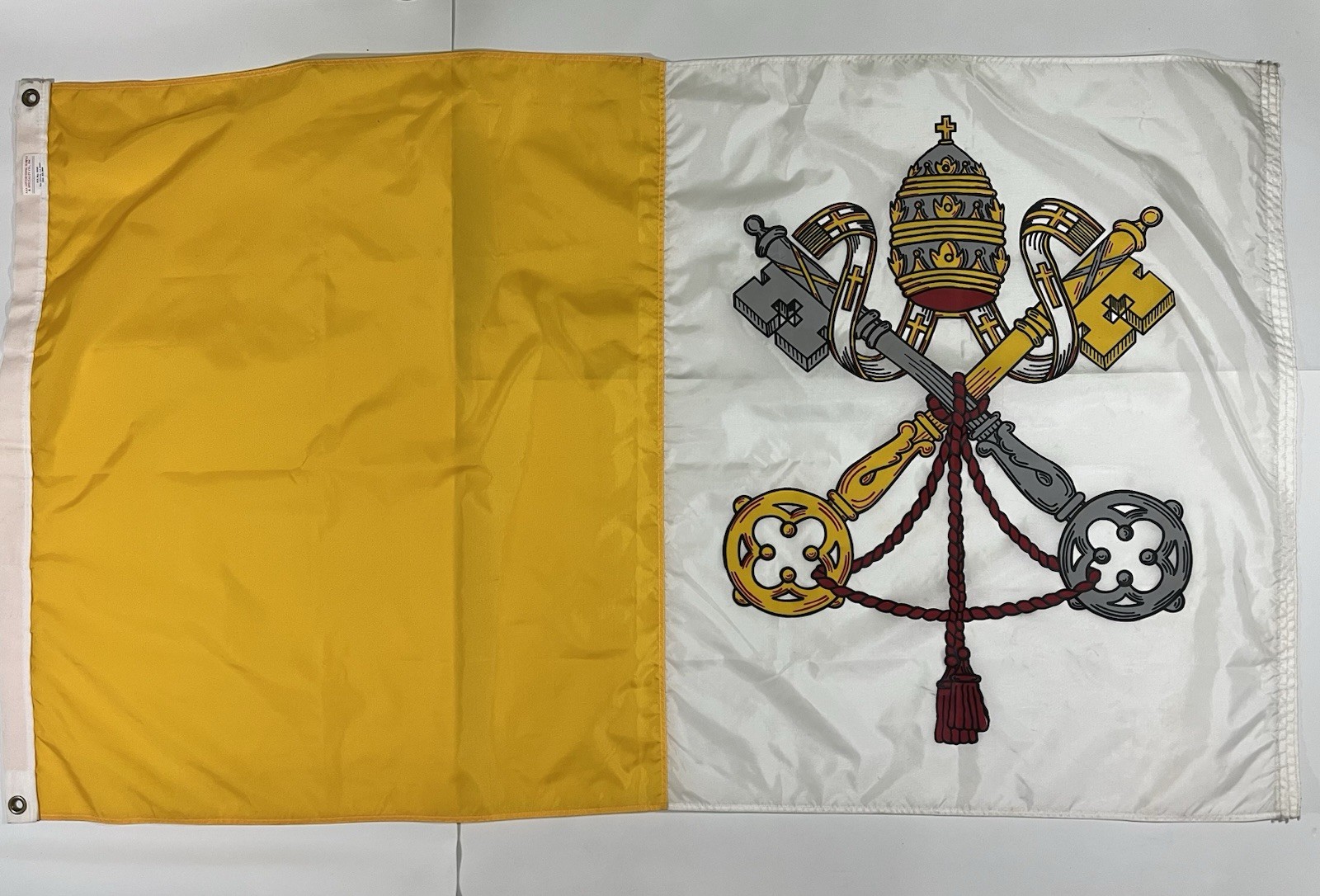 Vatican City Papal Flag from 1987 Pope JPII Visit to NOLA Super Dome *No COA* Vatican City Papal Flag from 1987 Pope JPII Visit to NOLA Super Dome *No COA*