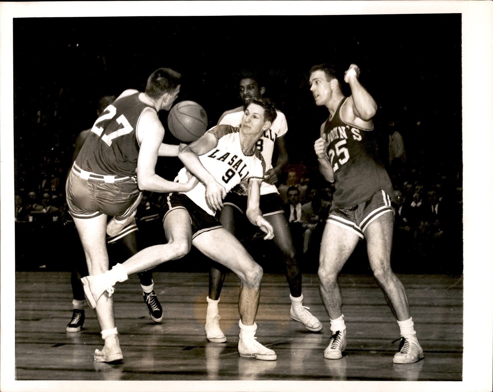 GA321 1953 Original U.P. Photo JACKIE MOORE LASALLE vs SAINT JOHN\'S BASKETBALL GA321 1953 Original U.P. Photo JACKIE MOORE LASALLE vs SAINT JOHN\'S BASKETBALL