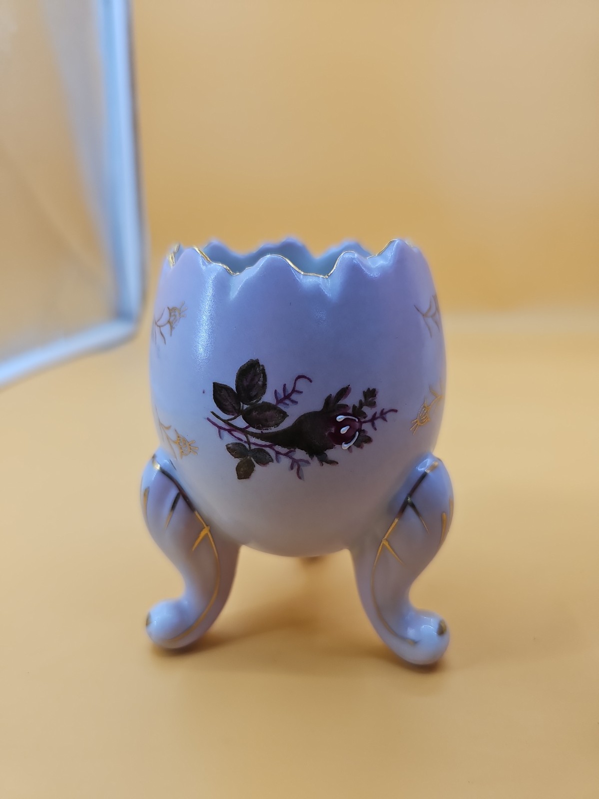 Arco Cracked Egg Porcelain. Made In Japan. Easter Trinket Vase. Footed Roses. Arco Cracked Egg Porcelain. Made In Japan. Easter Trinket Vase. Footed Roses.
