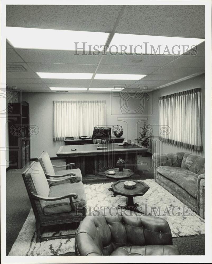 Press Photo Interior view of an office - lra61196