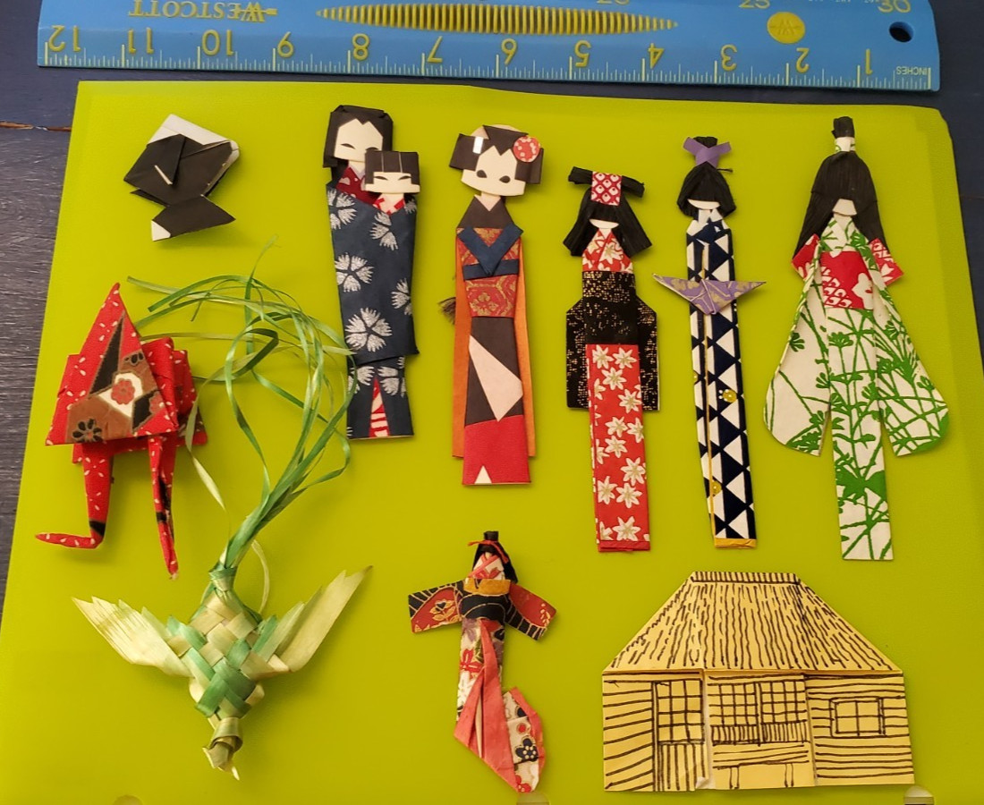 VTG Japanese Origami Art Set 9 Paper Handicraft Dolls and others/Straw Broch