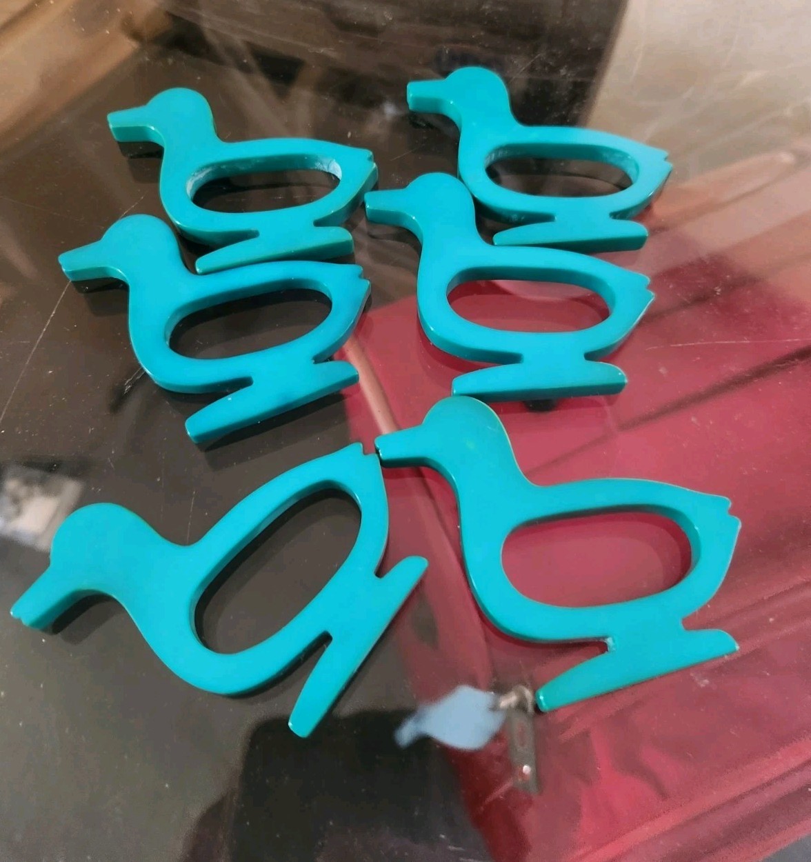 Set Of 6 Vintage Art Deco Blue Bakelite Duck Napkin Rings. Set Of 6 Vintage Art Deco Blue Bakelite Duck Napkin Rings.