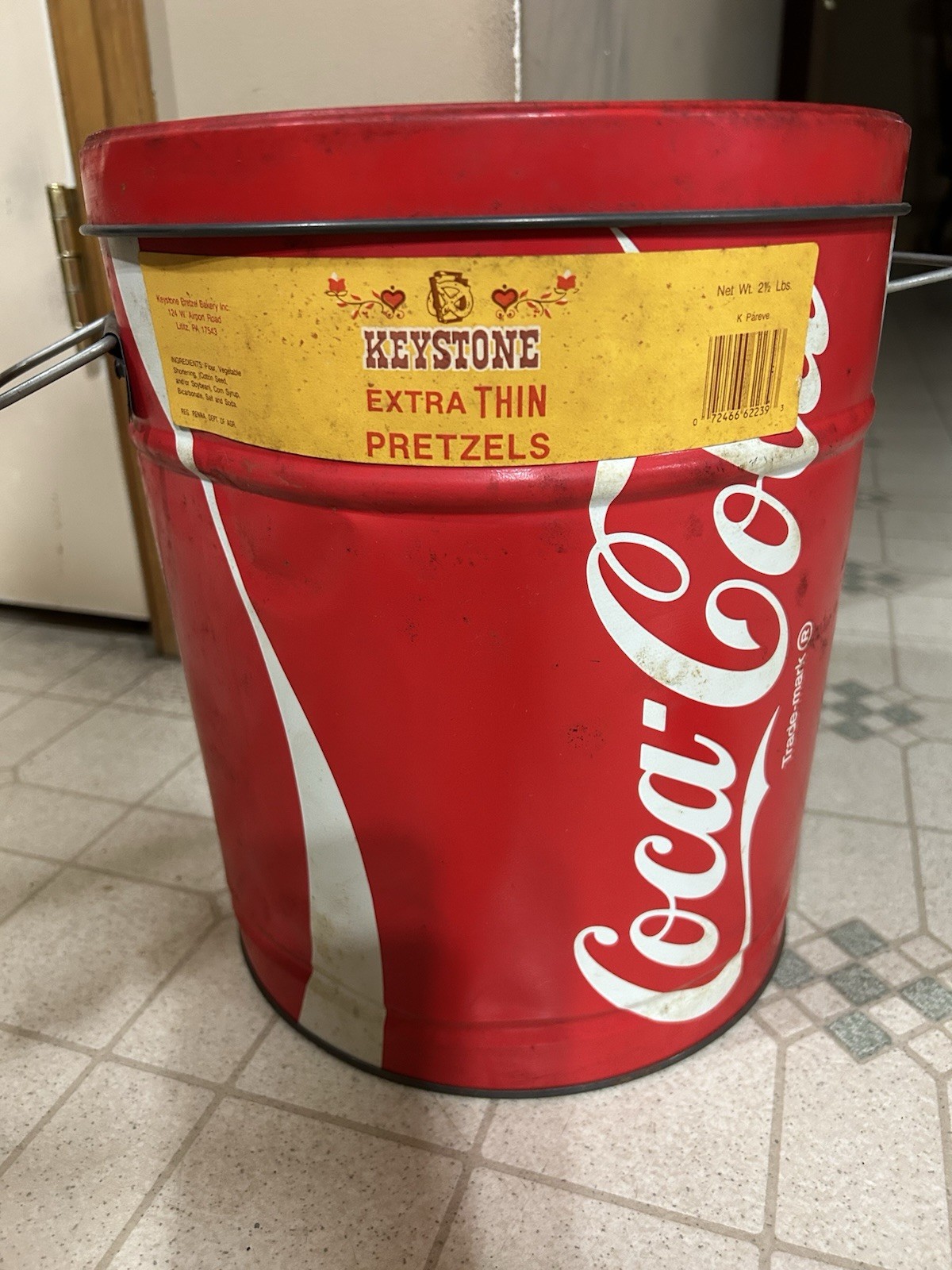 VINTAGE COCA COLA PRETZEL CAN KEYSTONE PRETZEL BAKERY LITIZ PA,BERTELS CAN CO VINTAGE COCA COLA PRETZEL CAN KEYSTONE PRETZEL BAKERY LITIZ PA,BERTELS CAN CO