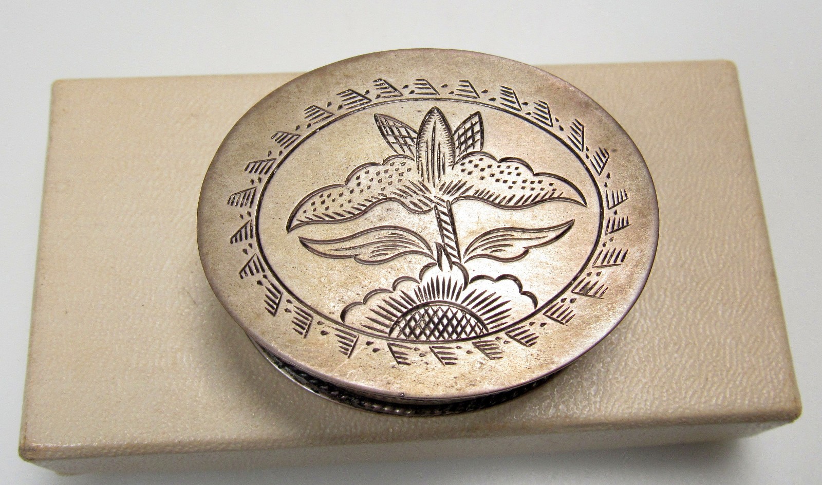 Gorham Sterling Silver MMA Engraved Trinket, Pill, Snuff, Patch Box Gorham Sterling Silver MMA Engraved Trinket, Pill, Snuff, Patch Box