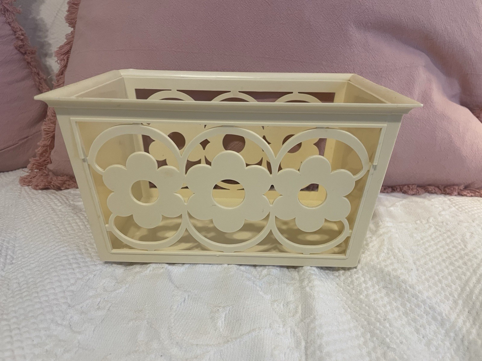 Vtg 70s Off White Daisy Flowers Kitchen Table Napkin Letter Holder Organizer