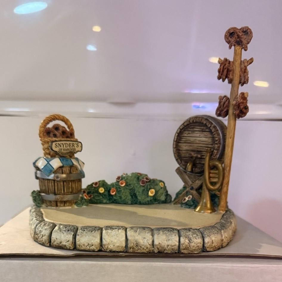 Goebel Marktplatz Limited Edition Porcelain hummelscape 