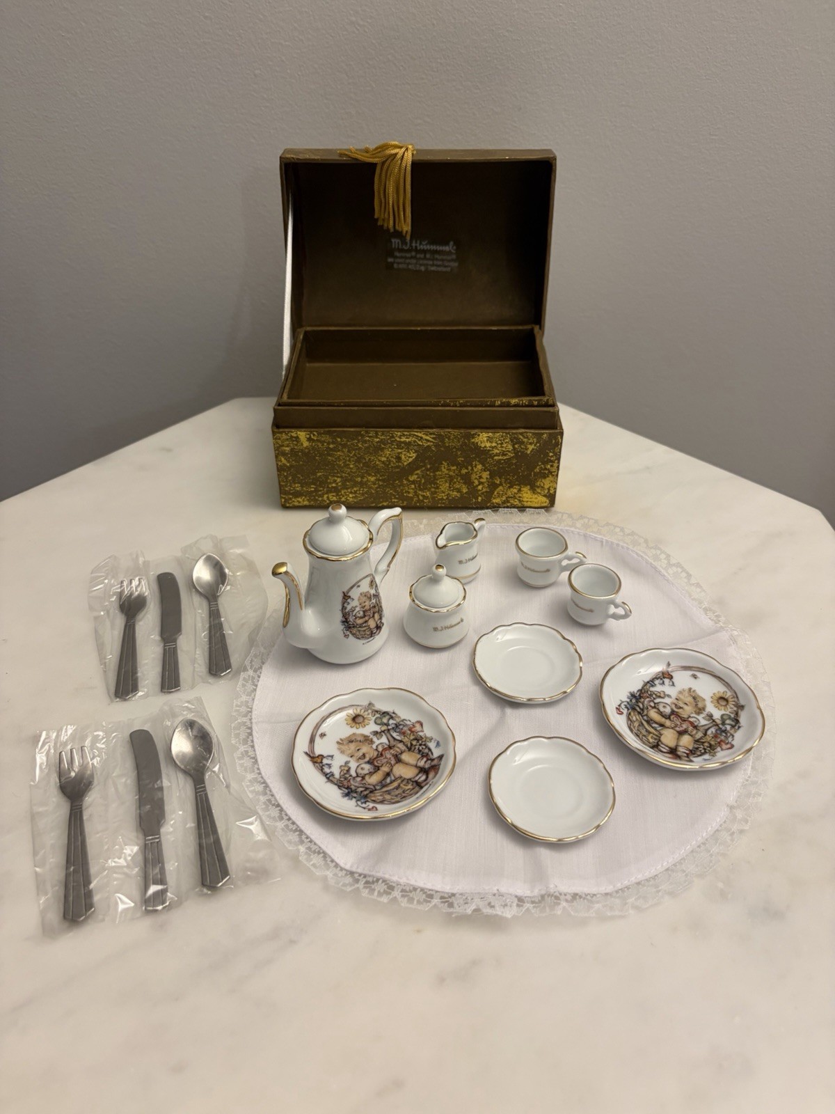 Vtg MJ Hummel Reutter Porzellan Miniature Tea Set 