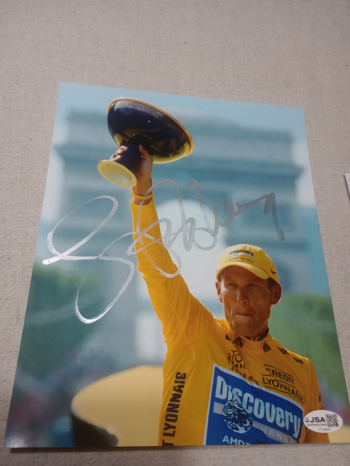 Lance Armstrong Autographed 8x10 Photo JSA COA Holding Up Trophy Lance Armstrong Autographed 8x10 Photo JSA COA Holding Up Trophy