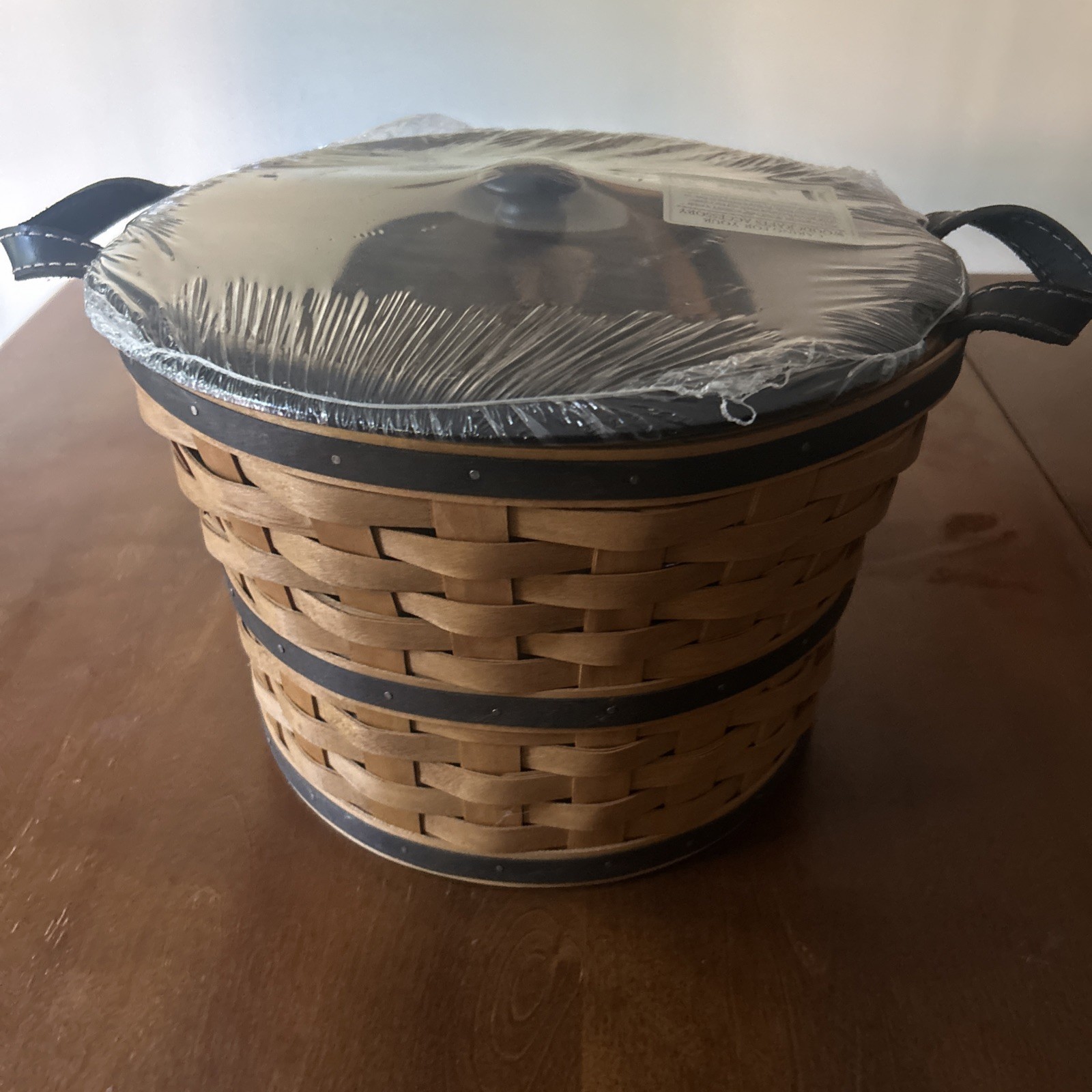 Longaberger 2005 Medium Bushel Basket With Lid And Liner Protector. 12” Diameter Longaberger 2005 Medium Bushel Basket With Lid And Liner Protector. 12” Diameter