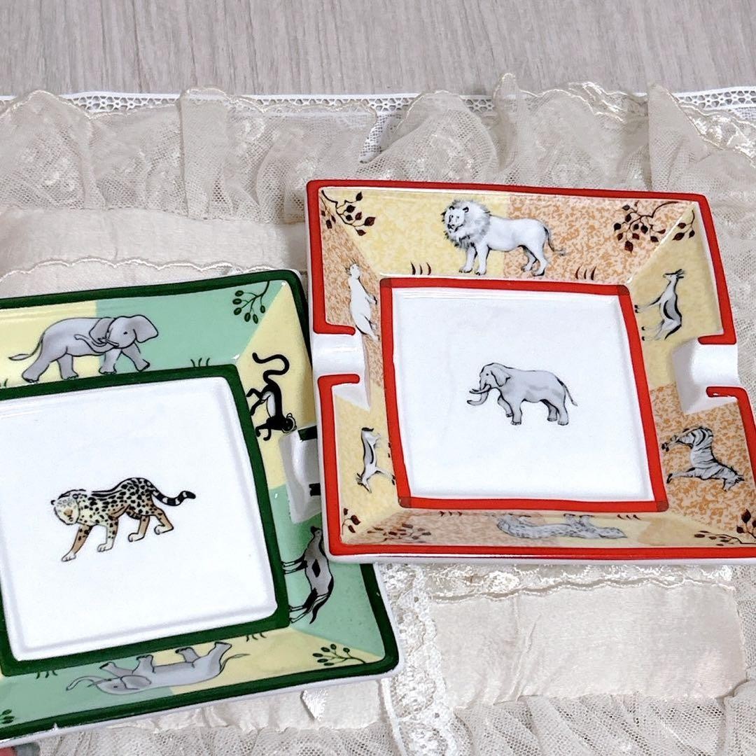Hermes Event Animal Ceramic Ashtray Tray Set of 2 Green Red 13cm Unused Hermes Event Animal Ceramic Ashtray Tray Set of 2 Green Red 13cm Unused