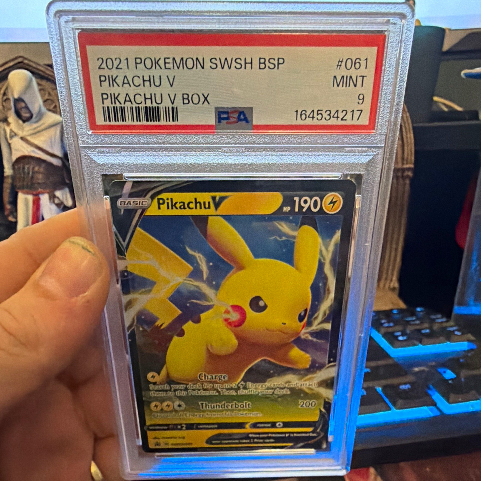 The Pokémon Company Pokémon TCG 2021 Pikachu V SWSH061 ENG Holo PSA 9