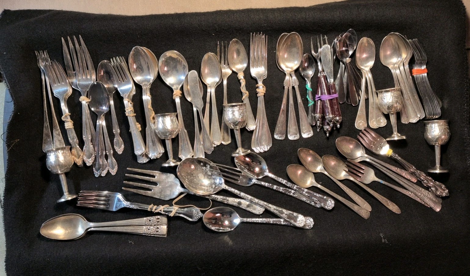 Vintage Assorted Random Mix Silverware Flatware Cutlery Shots Lot 8.5 lbs Vintage Assorted Random Mix Silverware Flatware Cutlery Shots Lot 8.5 lbs