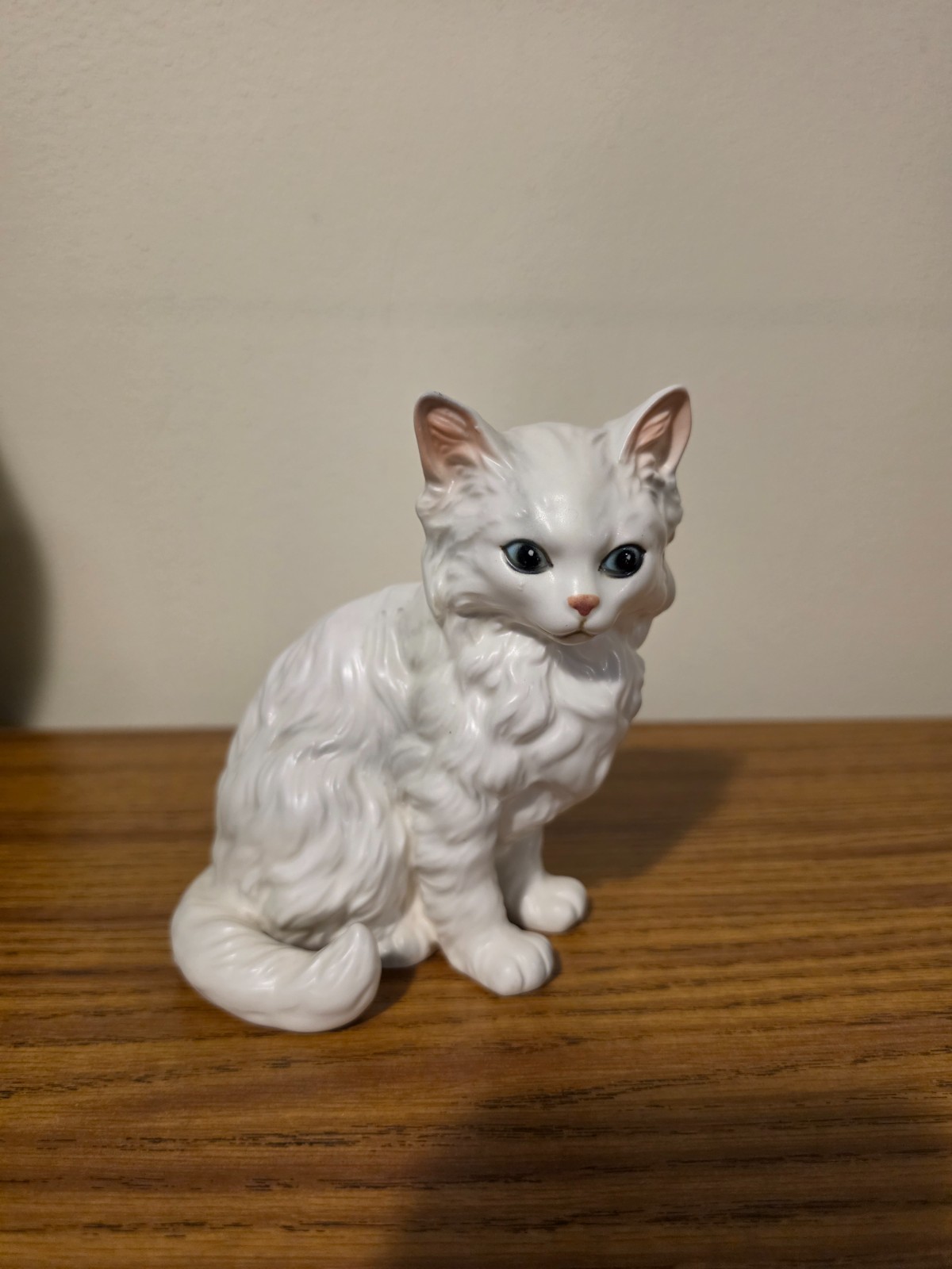 Vintage Lefton White Persian Cat Figure 1514 Blue Eyes Porcelain Japan Foil Tag Vintage Lefton White Persian Cat Figure 1514 Blue Eyes Porcelain Japan Foil Tag
