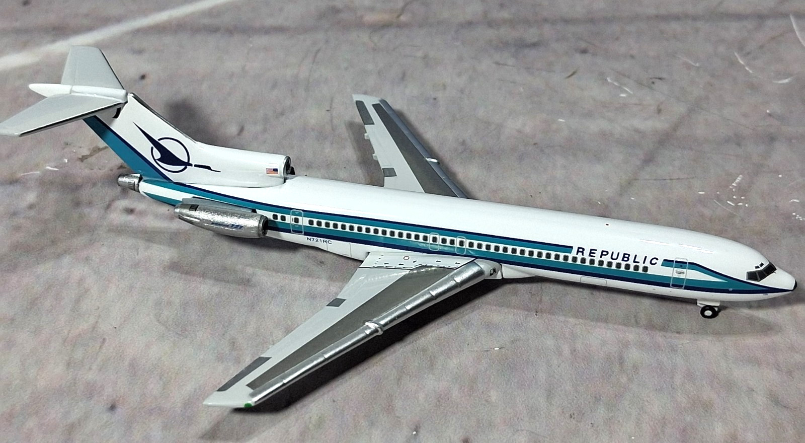 Gemini Republic Airlines Boeing 727-200 1:400 Scale  VERY RARE