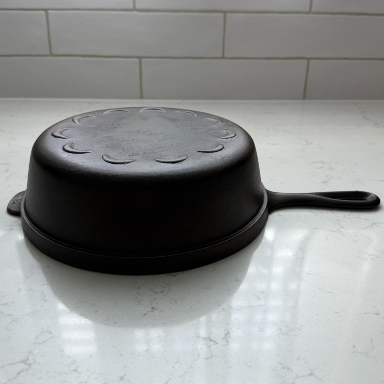 Vtg 1930s Lodge Scalloped Crescent Moon Cast Iron Skillet Chicken Fryer, Flat