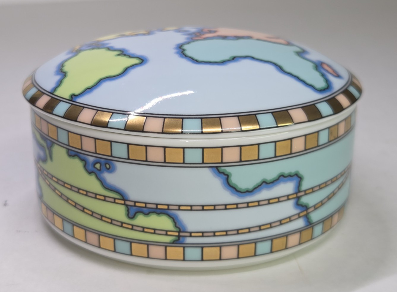 Tiffany And Co Porcelain World Map Globe Round Trinket Box Japan 4\ Tiffany And Co Porcelain World Map Globe Round Trinket Box Japan 4\