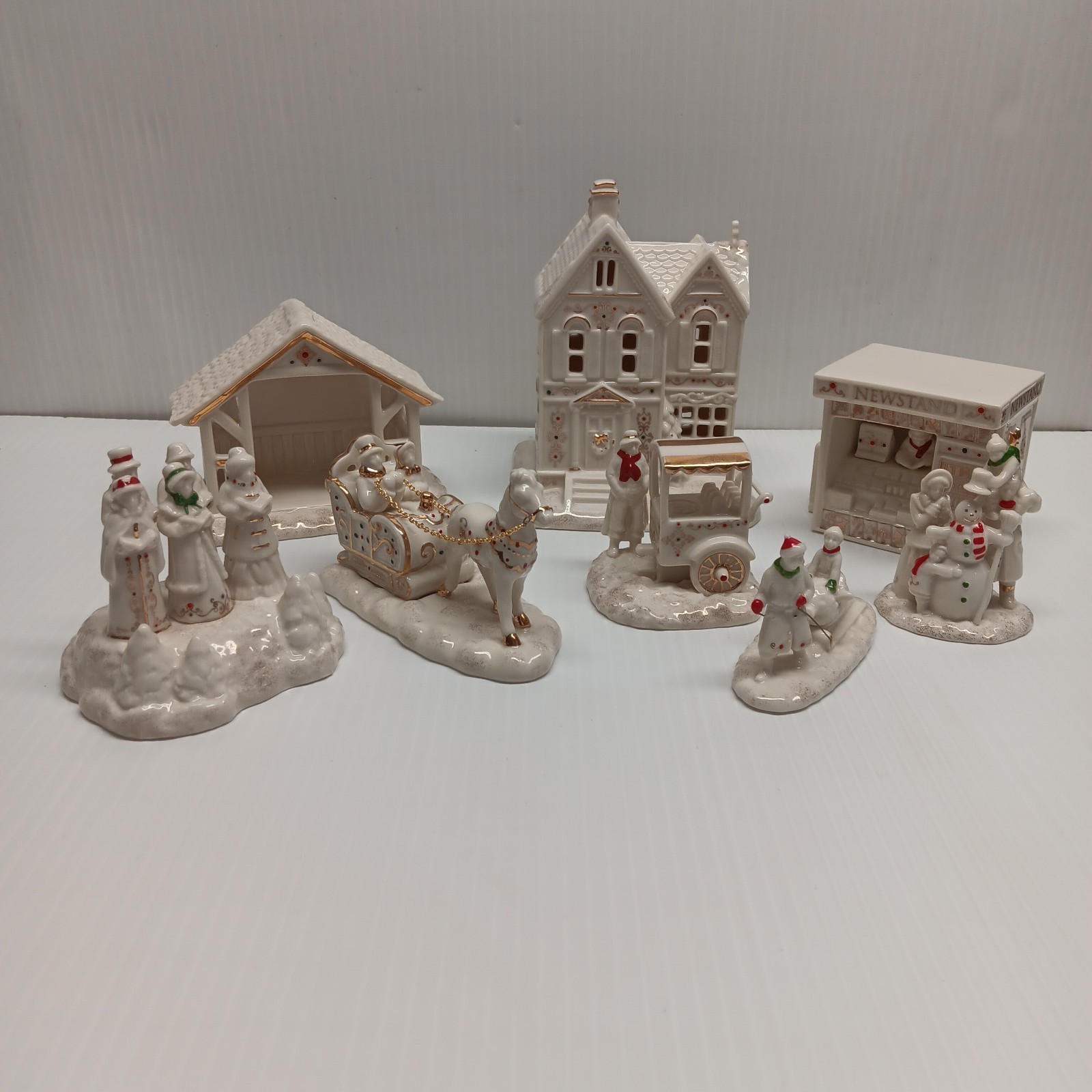 Lenox mistletoe park XMAS LOT OF 8 HOUSE MUSIC BOX NEWSSTAND SLEIGH 