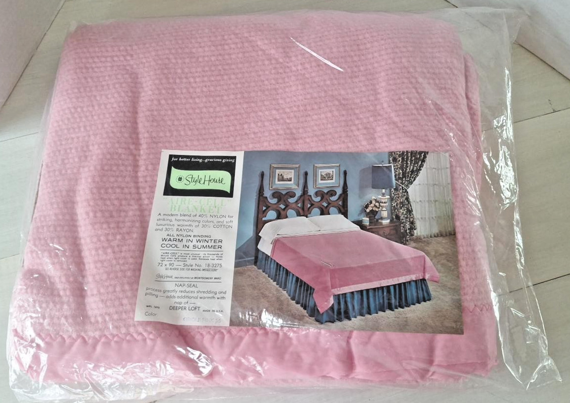 Vintage Montgomery Ward Style House Aire-Cell Pink Blanket Waffle 72x90 NOS USA Vintage Montgomery Ward Style House Aire-Cell Pink Blanket Waffle 72x90 NOS USA