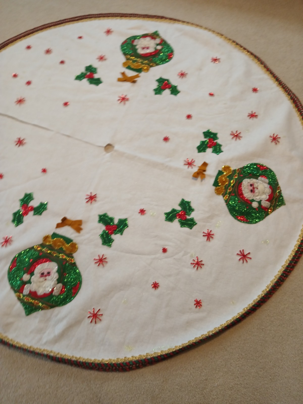 Beautiful Handmade Felt Sequin Santa Christmas Tree Skirt - HUGE 72 Beautiful Handmade Felt Sequin Santa Christmas Tree Skirt - HUGE 72