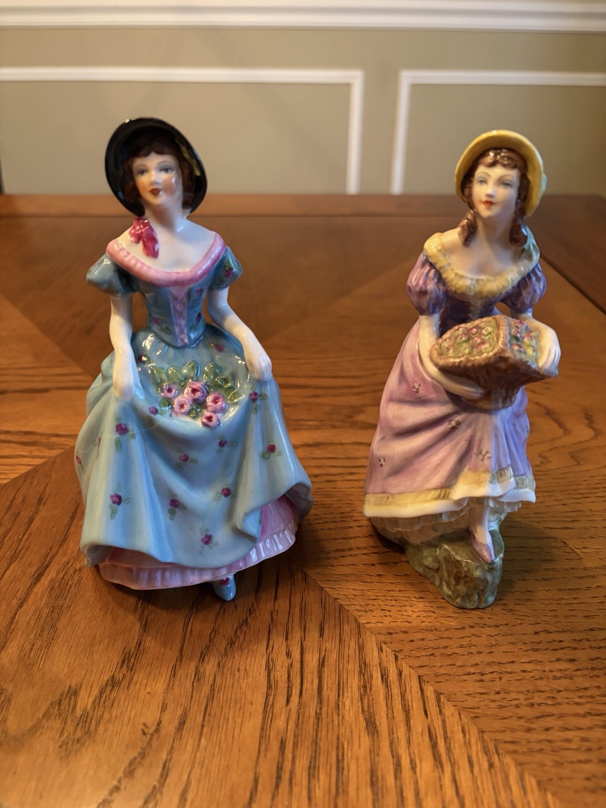 LOT of 2 RARE VINTAGE COALPORT FIGURINES JENNIFER JANE and PENELOPE - BONE CHINA LOT of 2 RARE VINTAGE COALPORT FIGURINES JENNIFER JANE and PENELOPE - BONE CHINA