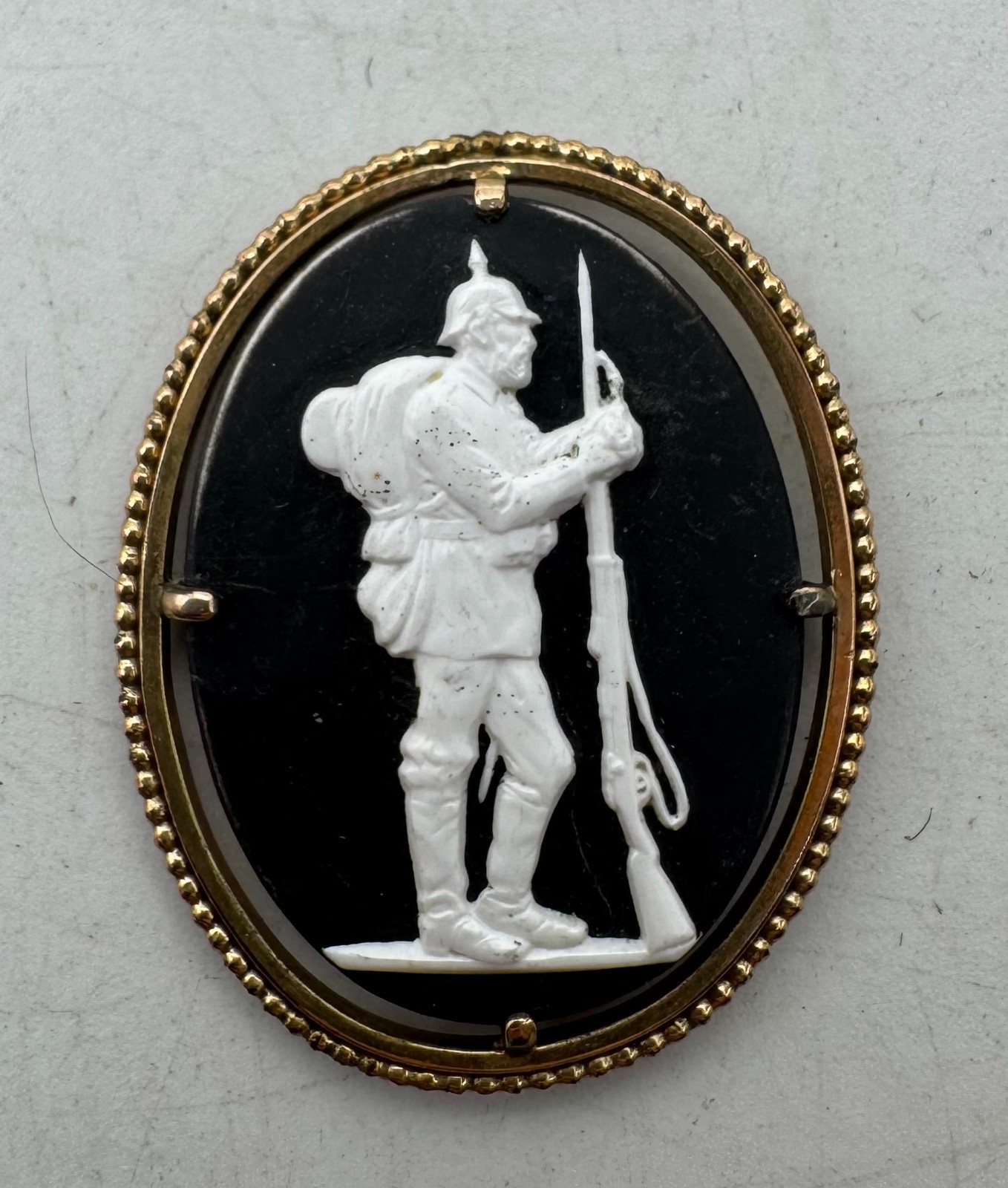WW1 Imperial German Cameo Pendant Brooch Badge w/ Soldier Pickelhaube Bayonet