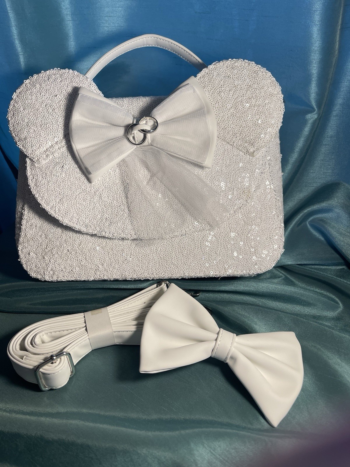 Minnie Mouse NWOT Loungefly Disney Wedding Crossbody Bag White Ears 2 Bows Minnie Mouse NWOT Loungefly Disney Wedding Crossbody Bag White Ears 2 Bows