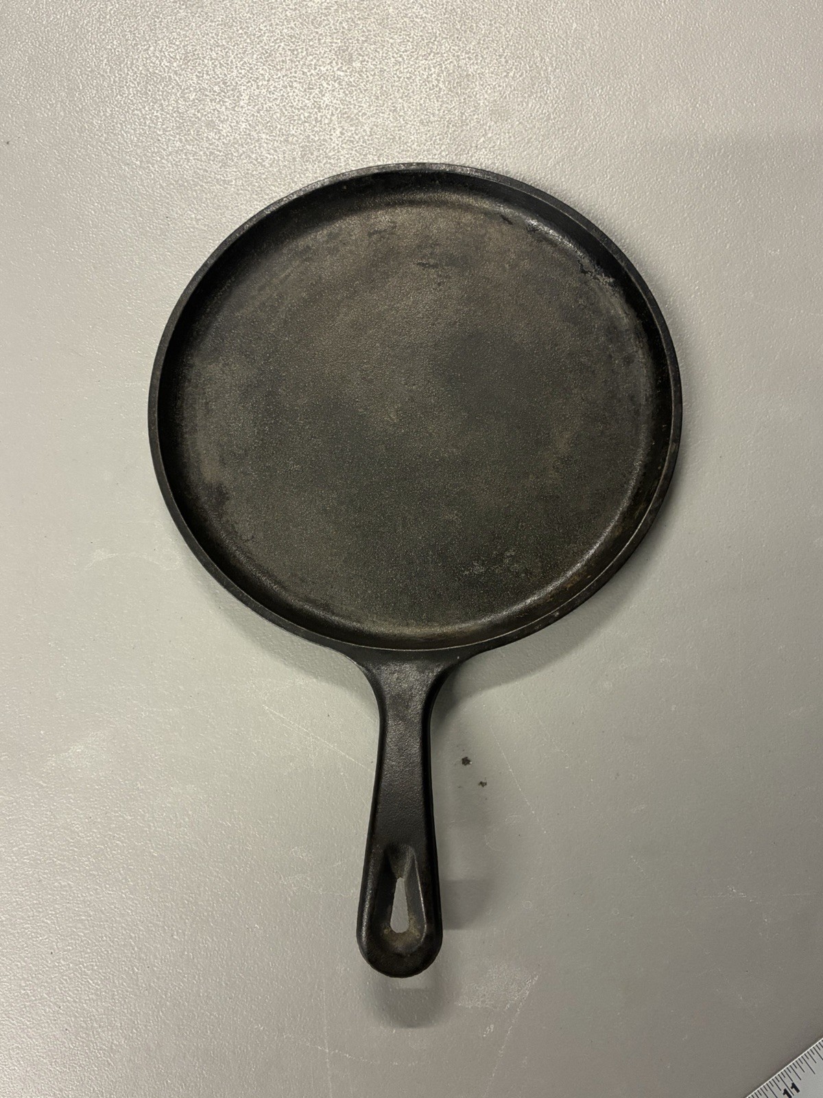 Vintage Lodge 90G Cast Iron Flat Griddle Round Skillet 10 1/2”