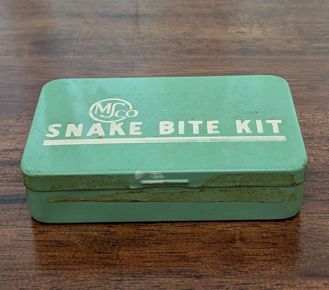 Vintage 1940\'s  MSCO SAUNDERS Snake Bite Kit Tin Complete Medic Gear