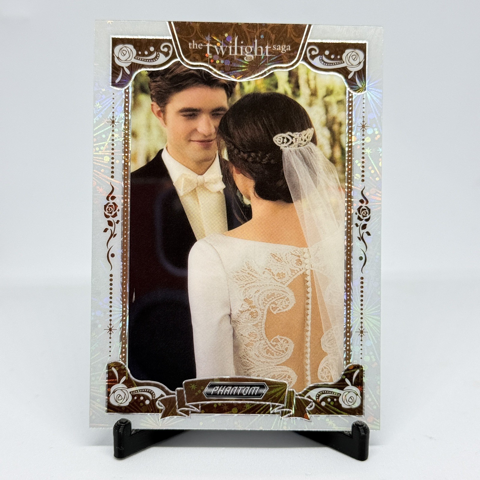 Twilight Wedding 11/99 Serialized 2026 Kakawow Phantom PTW-HLS-07 Bella Edward Twilight Wedding 11/99 Serialized 2026 Kakawow Phantom PTW-HLS-07 Bella Edward